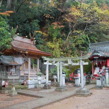 Mount Takao (Tokyo), Inari Shinto shrine