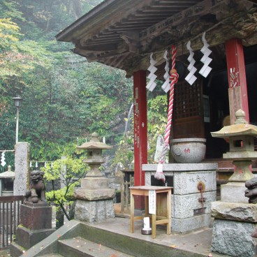 Mount Takao (Tokyo), A pavilion at the temple and the background forest