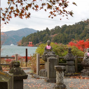 Hakone, View on Lake Ashi and the floatting torii in autumn