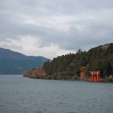 Lake Ashi in Hakone, View on the floatting torii and Mount Fuji in the background