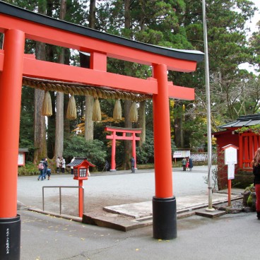 Hakone-jinja shrine 8