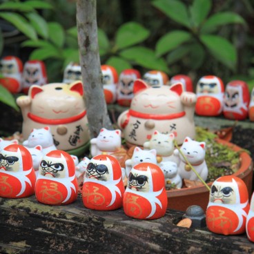 Daisho-in Temple (Miyajima), Maneki neko and Daruma dolls