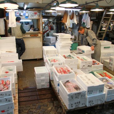 Tsukiji Fish Market, View of the market's alleys before the relocation 2