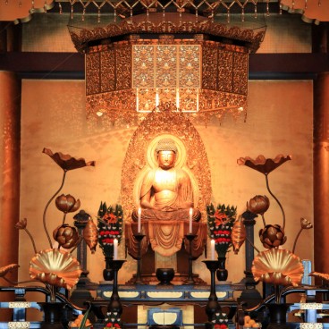 Zojo-ji in Tokyo, Buddhist altar during a ceremony