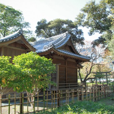 Hamarikyu Garden (Tokyo), Shinto shrine
