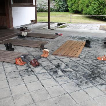 Saiho-ji Kokedera (Kyoto), Area to take off shoes before entering the temple
