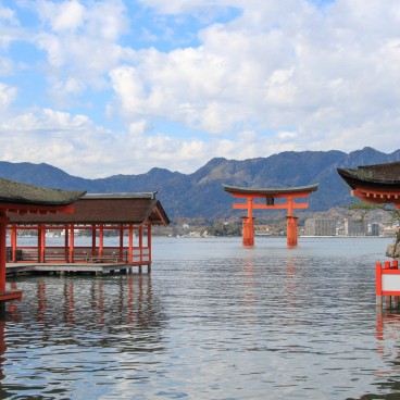 Itsukushima-jinja (Miyajima), View on the floating pavilions and torii