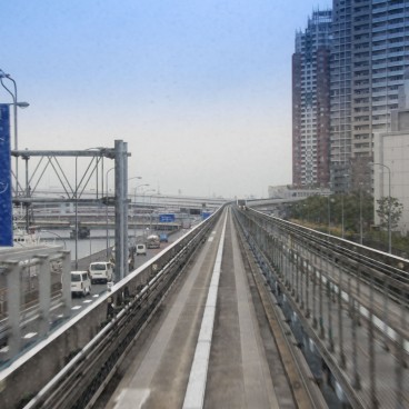 Odaiba, Yurikamome Line