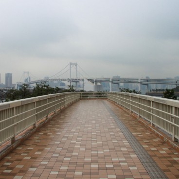 Odaiba, Walking pavement on the artificial island