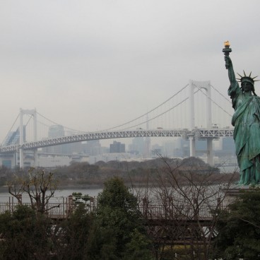 Odaiba, View on Rainbow Bridge and the Statue of Liberty replica 2