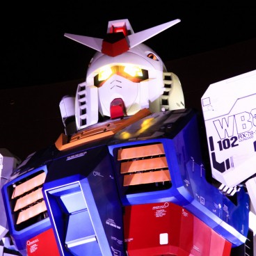 Life-sized RX-78-2 classic Gundam statue 8