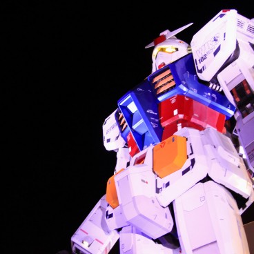 Life-sized RX-78-2 classic Gundam statue 7