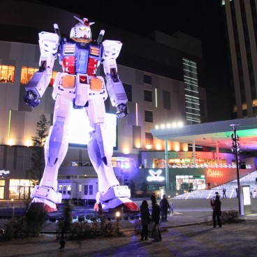 Life-sized RX-78-2 classic Gundam statue