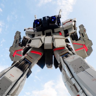 Life-sized RX-0 Unicorn Gundam statue 5