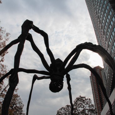 Sculpture Maman by Louis Bourgeois at the foot of Mori Tower (Roppongi Hills) 2