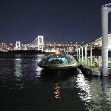 Himiko Cruise (Tokyo), Night view on Rainbow Bridge from the pier at Odaiba Seaside Park