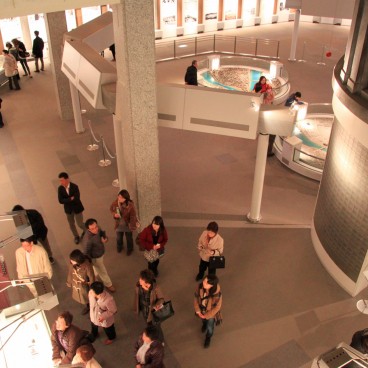 Hiroshima Peace Museum, Inside view of the exhibition before renovation