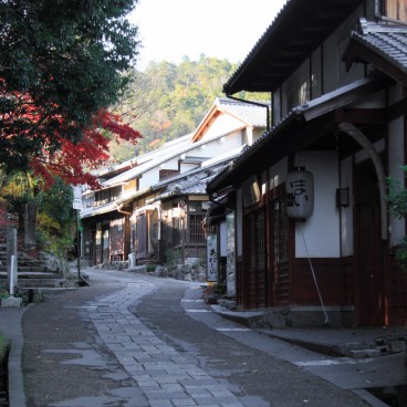 Adashino Nenbutsu-ji (Kyoto), Traditional street to the temple