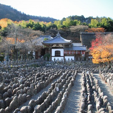Adashino Nenbutsu-ji (Kyoto), Sai'in no Kawara enclosure in autumn