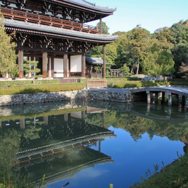 Tofuku-ji (Kyoto), Buddhist pavilion and pond