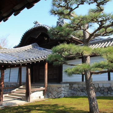 Tofuku-ji (Kyoto), Entrance of the covered corridor Tsutenkyo