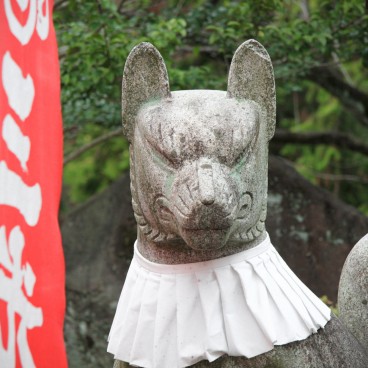 Inuyama Castle (Aichi Prefecture), Fox statue at Sanko Inari-jinja shrine