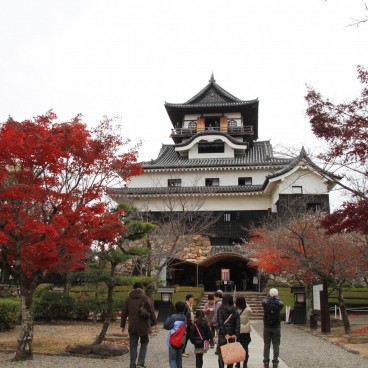 Inuyama Castle (Aichi Prefecture), Castle's keep in autumn
