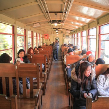Sagano Scenic Railway (Kyoto), Inside view of the Torokko Romantic Train