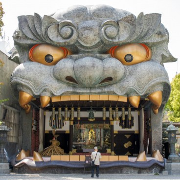 Namba Yasaka-jinja (Osaka), Ema-den lion head-shaped building