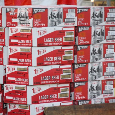 Kema Sakuranomiya Park in Osaka, Beer stock at a food stall