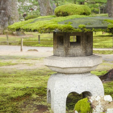 Kenrokuen Garden in Kanazawa, Stone lantern covered in moss