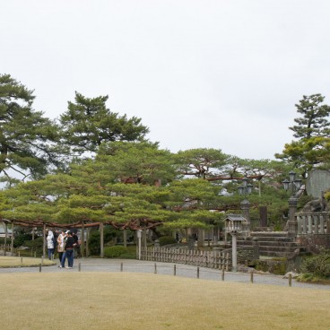 Kenrokuen Garden in Kanazawa, View on the garden and the Meiji Monument