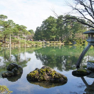 Kenrokuen Garden in Kanazawa, Kasumigaike pond and stone lantern