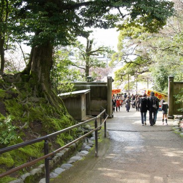 Kenrokuen Garden in Kanazawa, Exit of the garden's grounds with festival food stalls