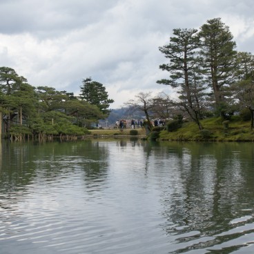 Kenrokuen Garden in Kanazawa, View on the pond
