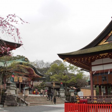 Fushimi Inari Taisha in Kyoto, Shrine's grounds in early spring