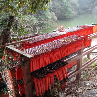 Fushimi Inari Taisha (Kyoto), Small torii gates stacked on a rack
