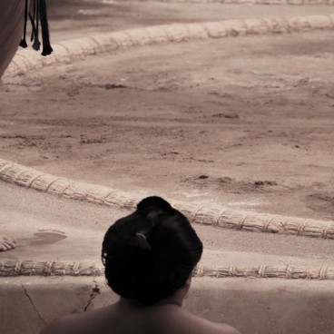 Sumo tournament in Osaka, Close-up on the dohyo ring