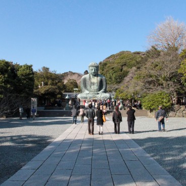 Kotoku-in (Kamakura), Visitors near the Great Buddha statue 3