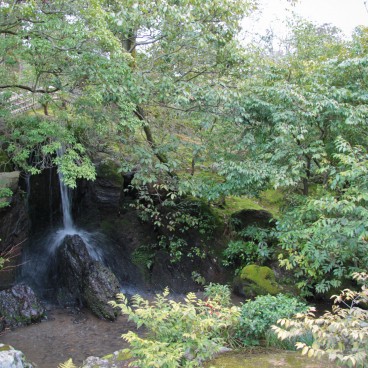 Kinkaku-ji (Kyoto), Rymon-taki fall