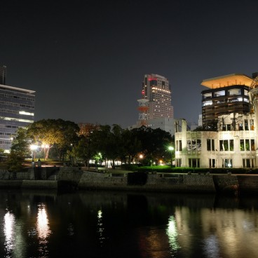 Genbaku Dome (Hiroshima), View from Hiroshima Peace Memorial Park at night 2