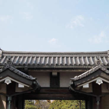 Kokyo Tokyo Imperial Palace, Roof above one of the grounds' gate
