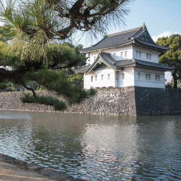 Kokyo Tokyo Imperial Palace, View of a moat and a turret