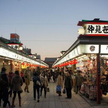 Senso-ji, Nakamise-dori