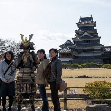 Matsumoto (Nagano), View on the Castle during a photo shoot with a samurai