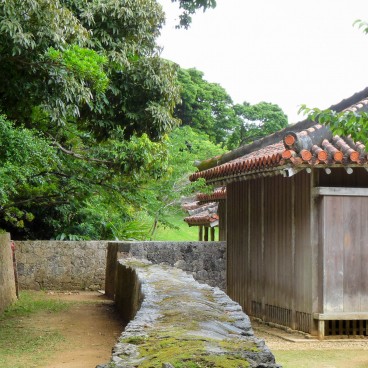 Shikina-en garden in Okinawa, Traditional architecture walls