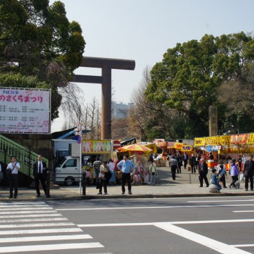 Yasukuni Shrine in Tokyo, Entrance of the grounds during Sakura Matsuri in spring