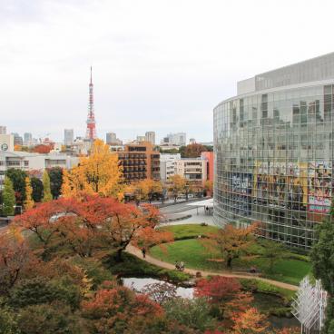 Mori Tower (Roppongi Hills), View on Mori Garden and Tokyo Tower in autumn