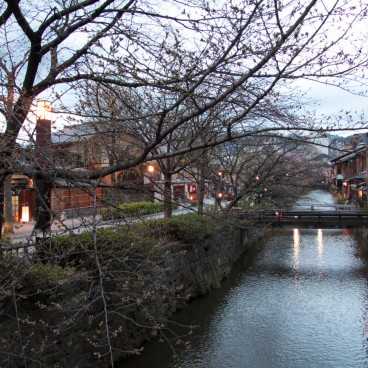 Gion (Kyoto), Shirakawa Waterway 4