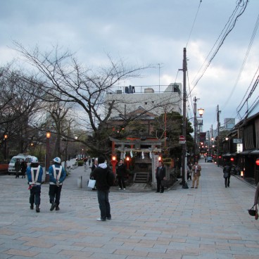 Gion (Kyoto), Tatsumi-jinja shrine